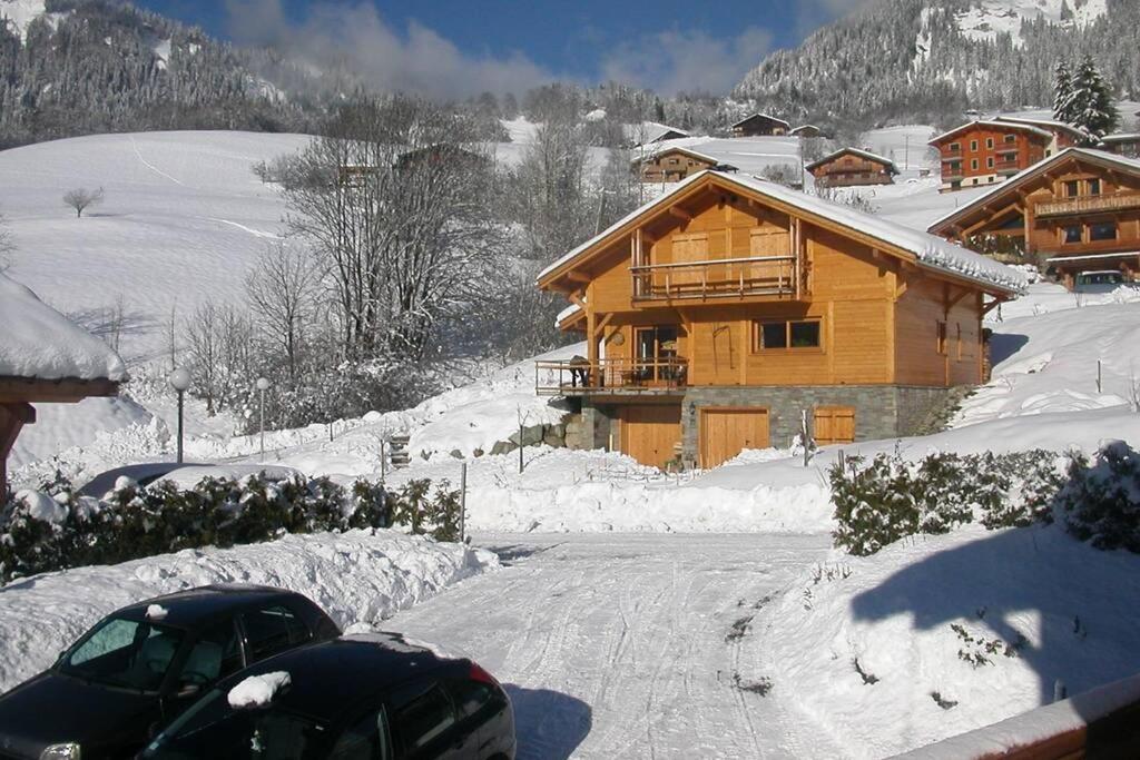 A4 km de Megève très joli studio avec jacuzzi ,vue sur les montagnes au calme Praz-sur-Arly Extérieur photo