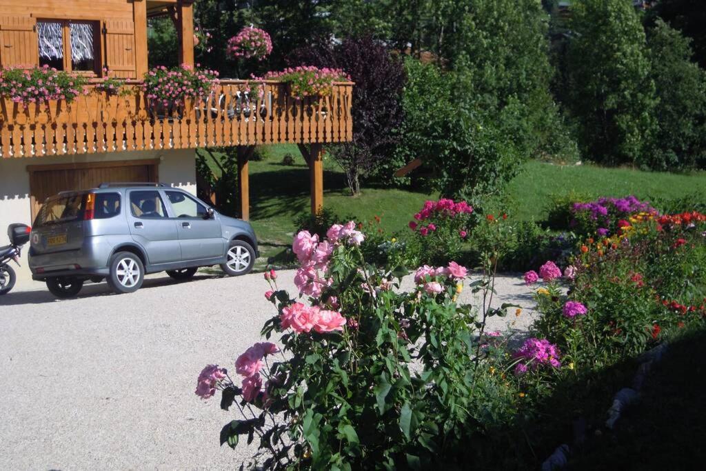 A4 km de Megève très joli studio avec jacuzzi ,vue sur les montagnes au calme Praz-sur-Arly Extérieur photo