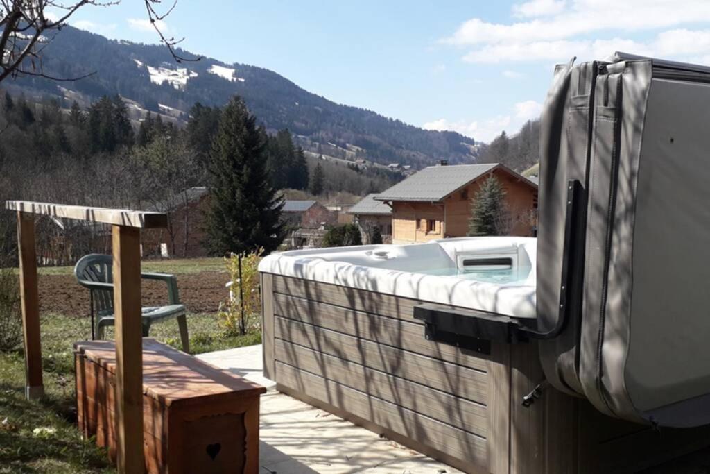 A4 km de Megève très joli studio avec jacuzzi ,vue sur les montagnes au calme Praz-sur-Arly Extérieur photo