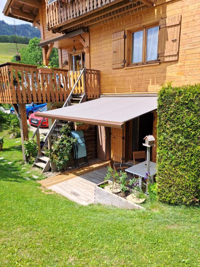 A4 km de Megève très joli studio avec jacuzzi ,vue sur les montagnes au calme Praz-sur-Arly Extérieur photo